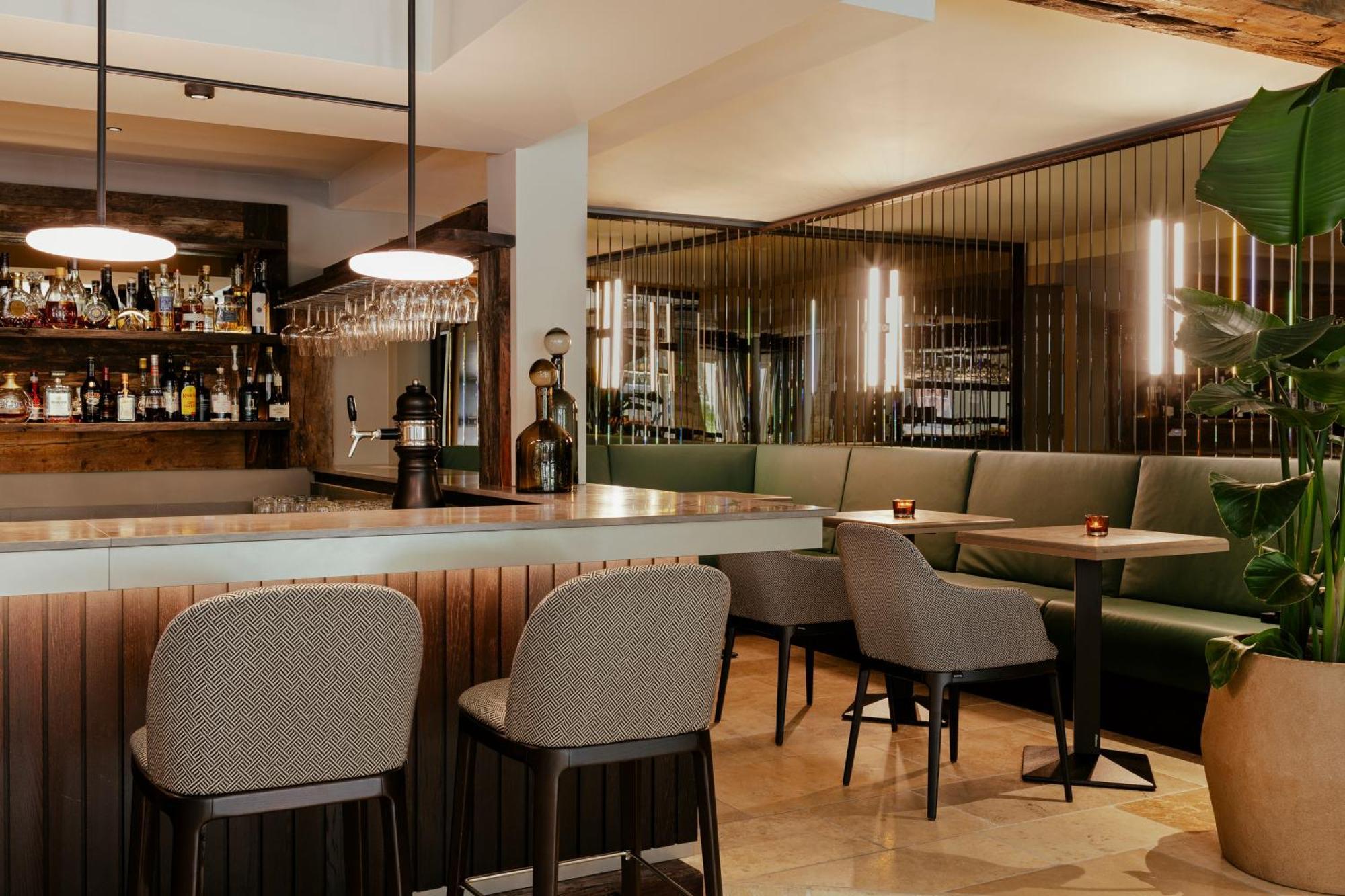 Schloss Zermatt - Cbd & Adaptogenic Spa And Sport Hotel Bagian luar foto