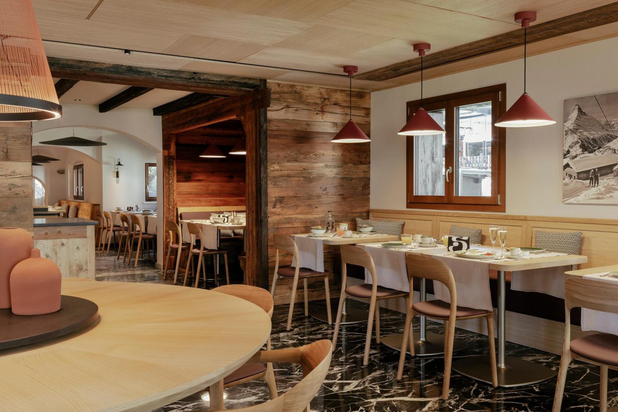 Schloss Zermatt - Cbd & Adaptogenic Spa And Sport Hotel Bagian luar foto