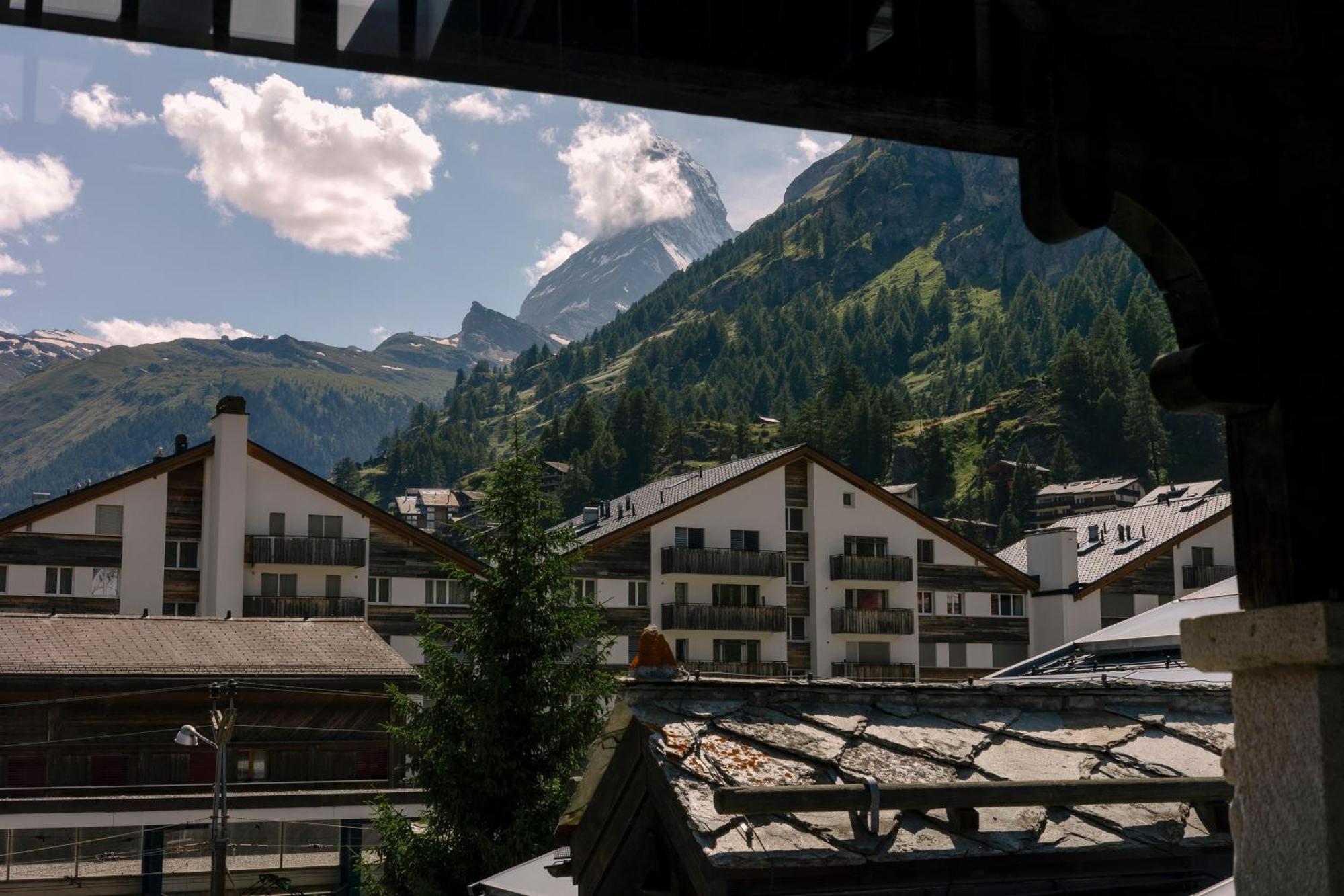 Schloss Zermatt - Cbd & Adaptogenic Spa And Sport Hotel Bagian luar foto