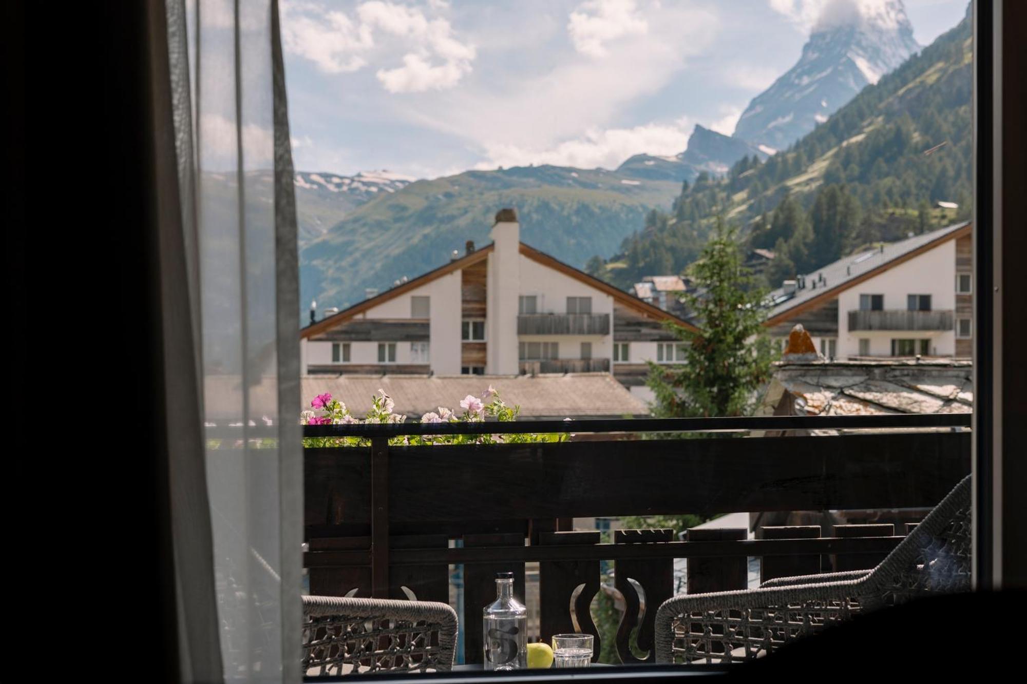 Schloss Zermatt - Cbd & Adaptogenic Spa And Sport Hotel Bagian luar foto