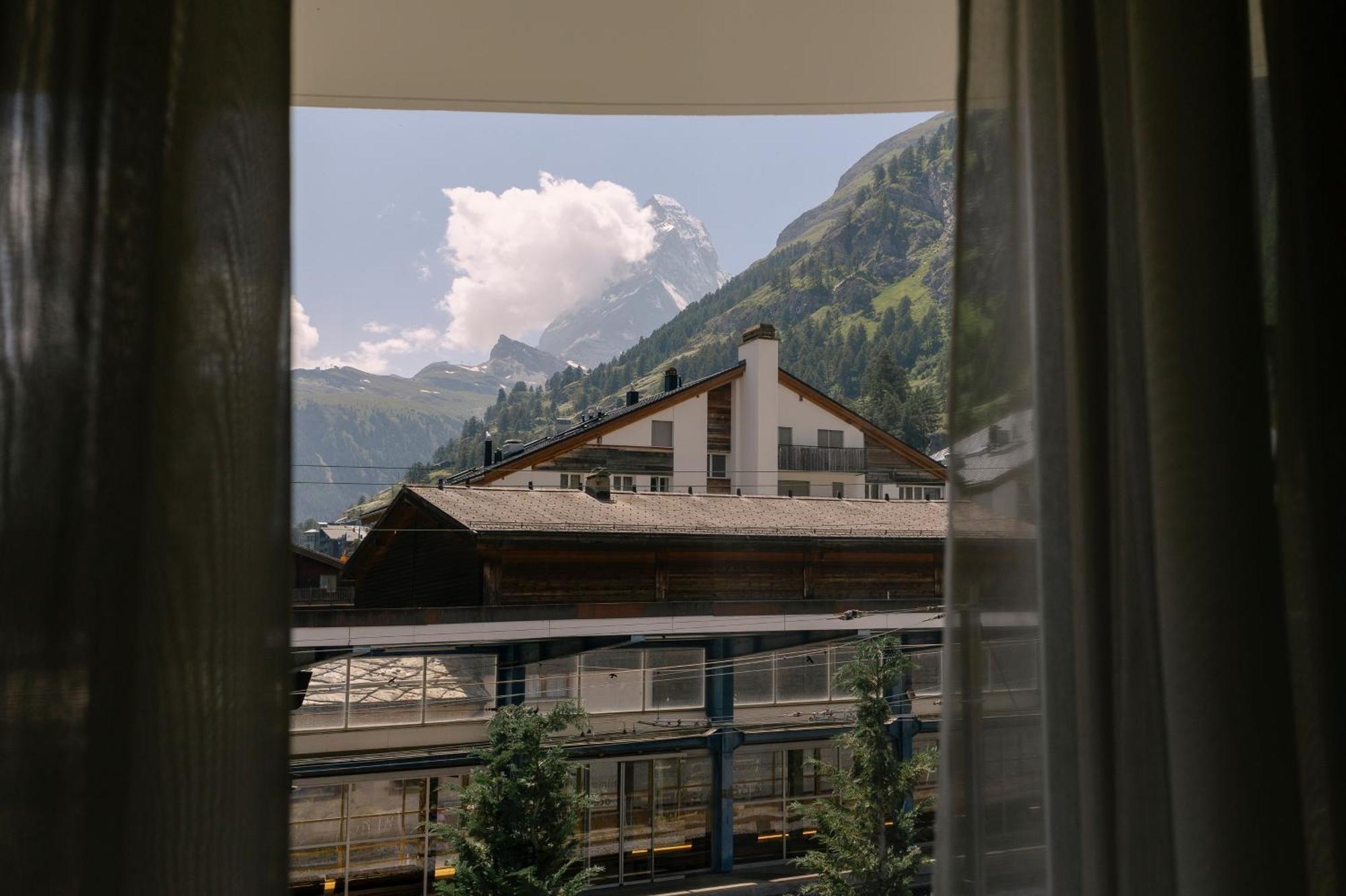 Schloss Zermatt - Cbd & Adaptogenic Spa And Sport Hotel Bagian luar foto