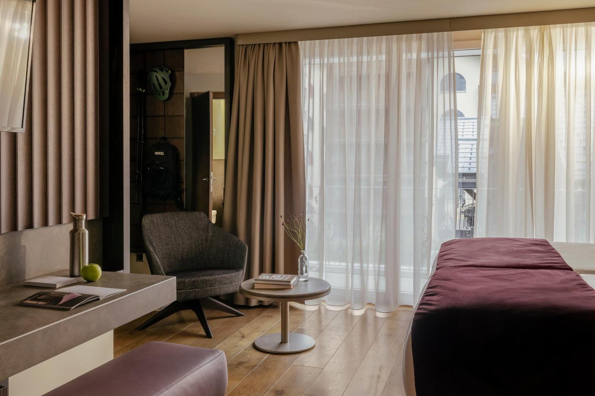 Schloss Zermatt - Cbd & Adaptogenic Spa And Sport Hotel Bagian luar foto