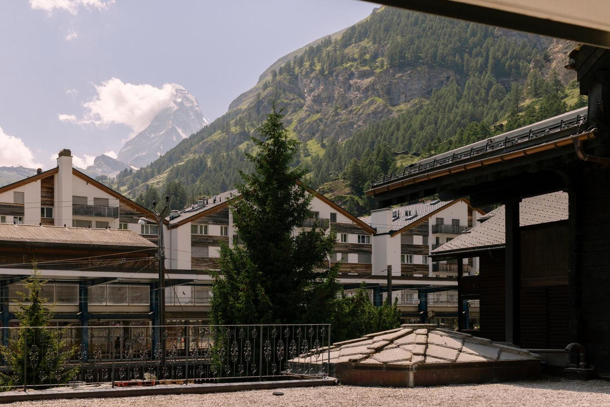 Schloss Zermatt - Cbd & Adaptogenic Spa And Sport Hotel Bagian luar foto