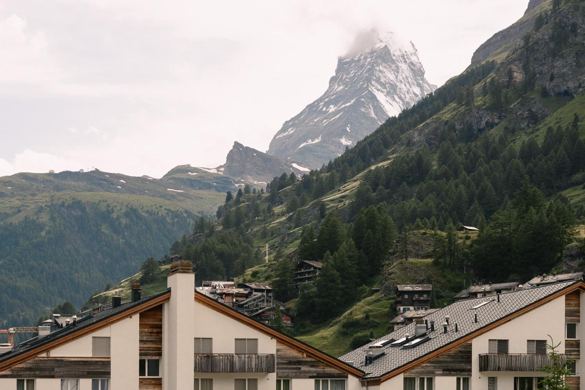 Schloss Zermatt - Cbd & Adaptogenic Spa And Sport Hotel Bagian luar foto